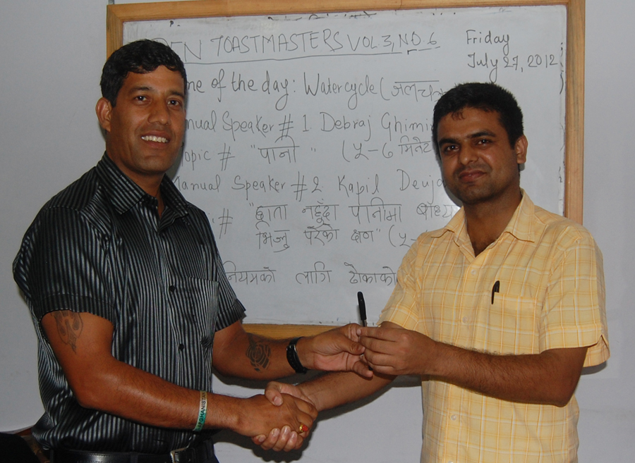 8_Best manual speaker Kapil Deuja receiving awards from TMD Binod