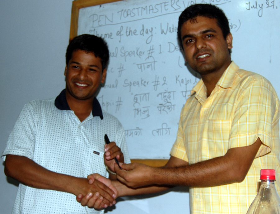 9_Best table topics speaker Ram Sharan receiving award from TMD Binod